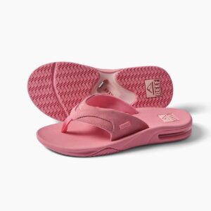 Fanning Women's Water-Friendly Flip-Flops ( Strawberry Suede )